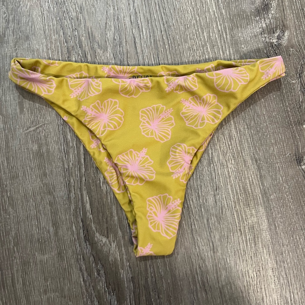 Benoa Swim Honey Hibiscus
